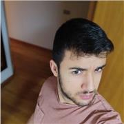 Profesor de ciencias sociales imparte clases a niños y adultos de todas las edades